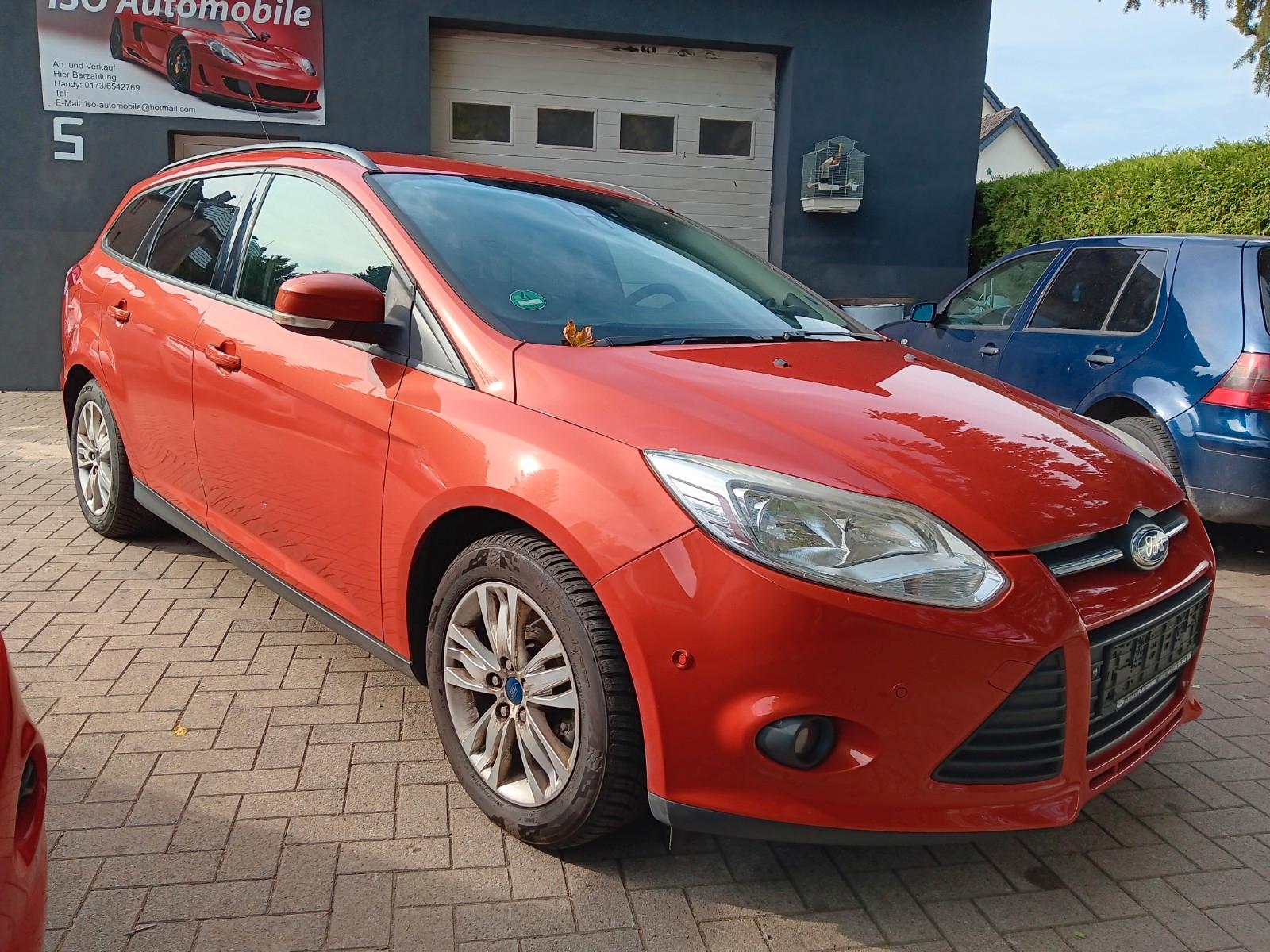 Ford Focus 2011 — салон