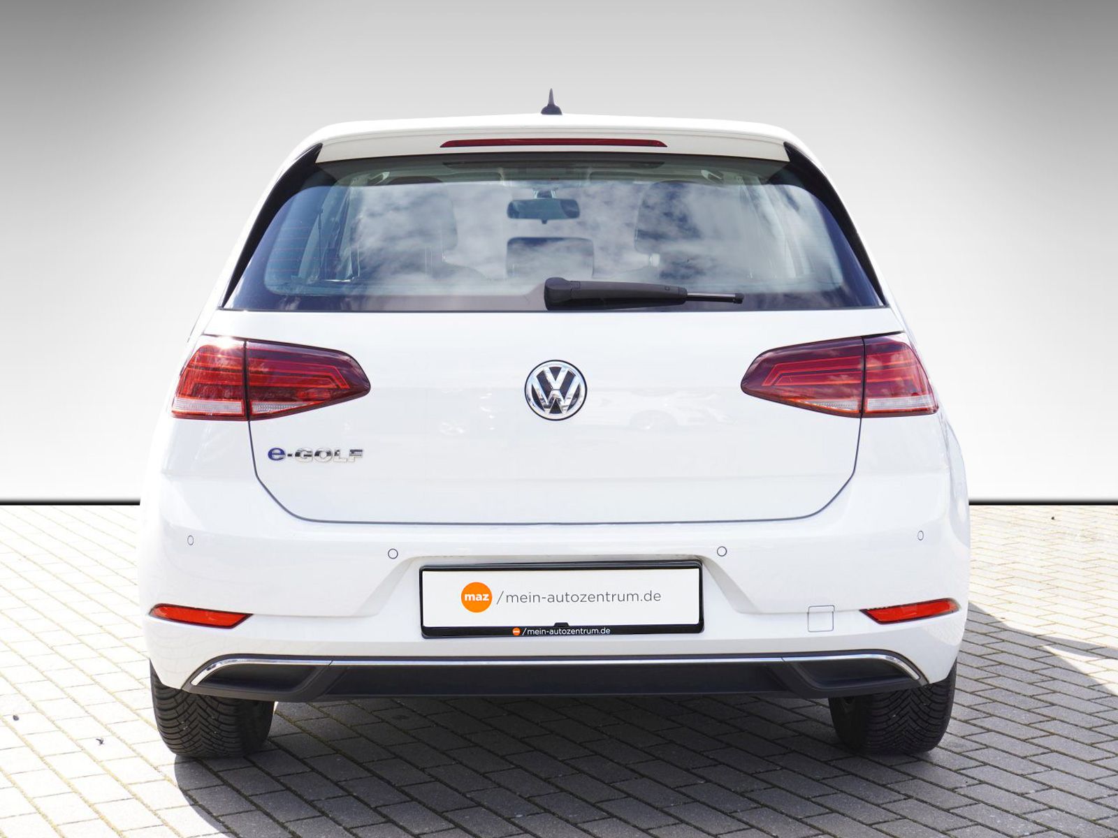 Fahrzeugabbildung Volkswagen Golf VII e-Golf Alu LEDScheinw. Navi App-Con. PD