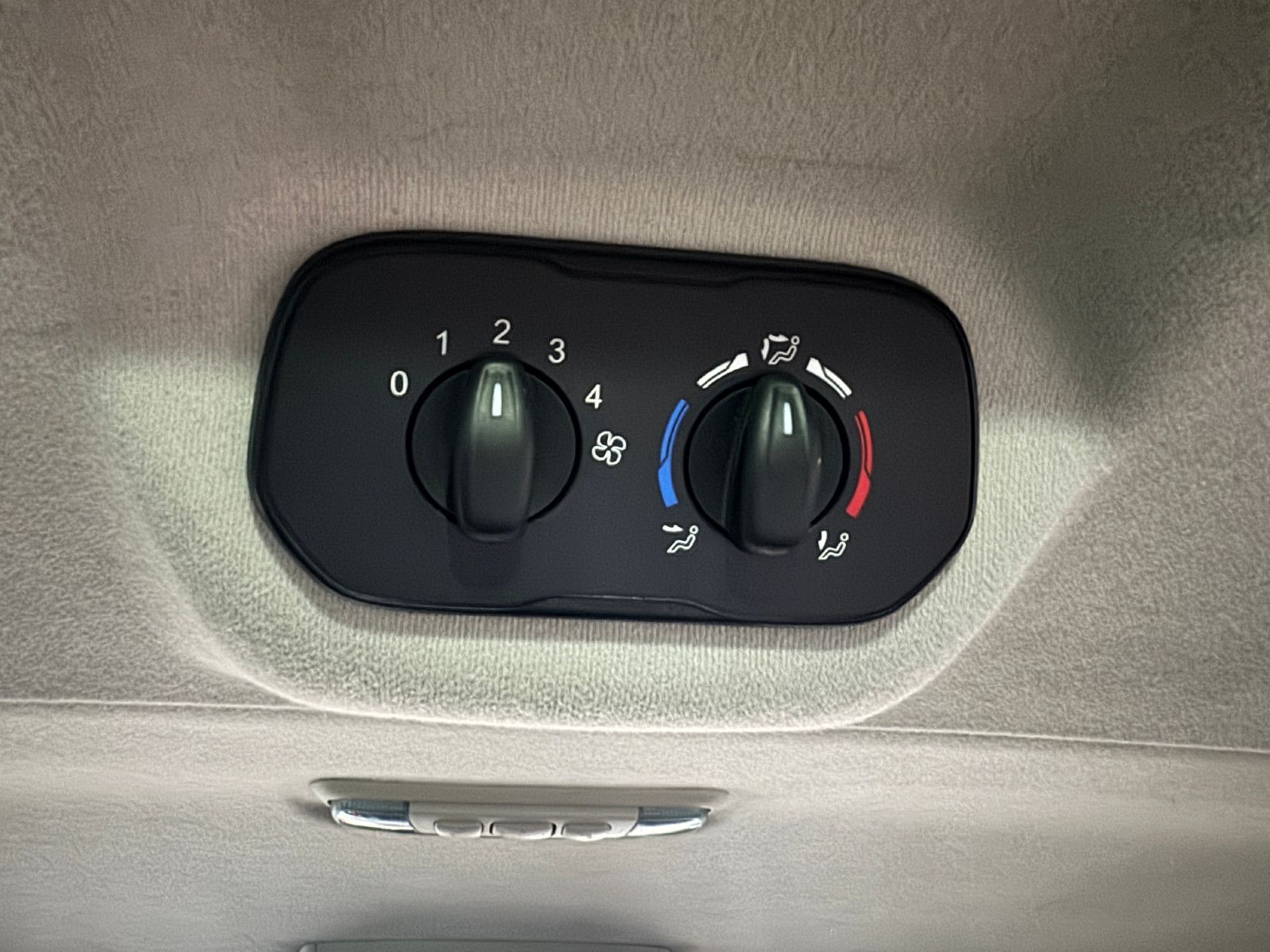 Fahrzeugabbildung Ford TOURNEO CUSTOM 2.2 TDCI WESTFALIA EUROLINE STHD