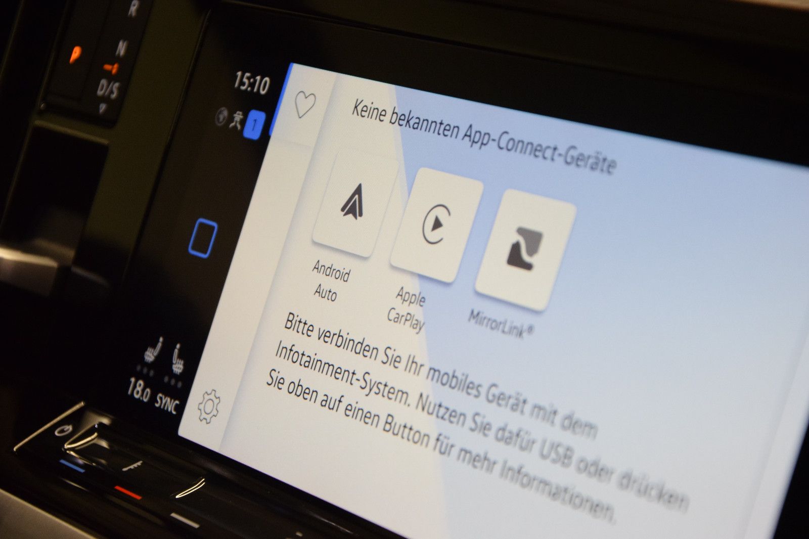 Fahrzeugabbildung Volkswagen T7 Multivan Style Pano ACC IQ AHK Stndhzg Alcant