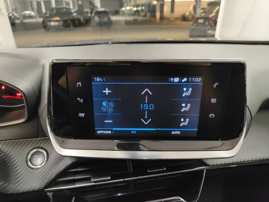 Fahrzeugabbildung Peugeot 2008 Allure 1.2T LED/NAVI/PDC/R´CAM/ALU