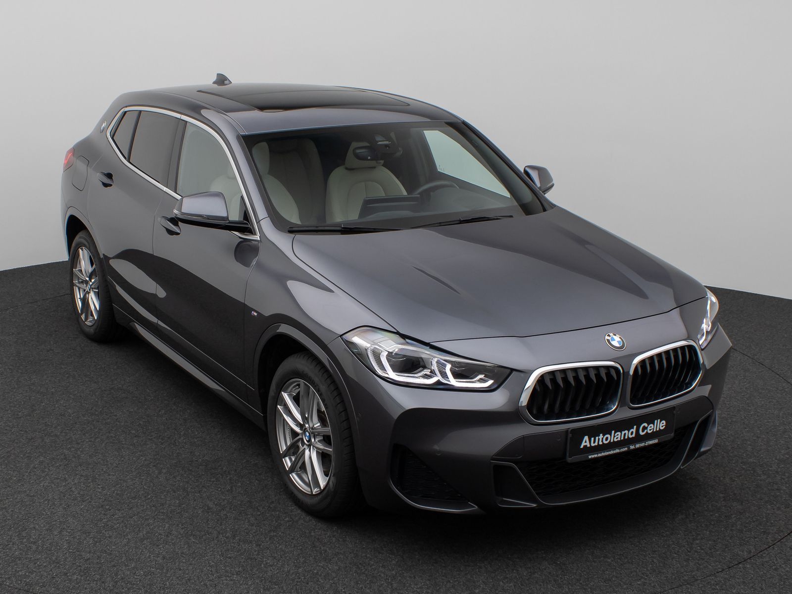 Fahrzeugabbildung BMW X2 xD20d M Sport Panorama Kamera HUD DAB Komfort