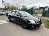Toyota Avensis Kombi 2.0 D-4D Sol - Toyota Avensis aus 2005 mit Diesel-Antrieb