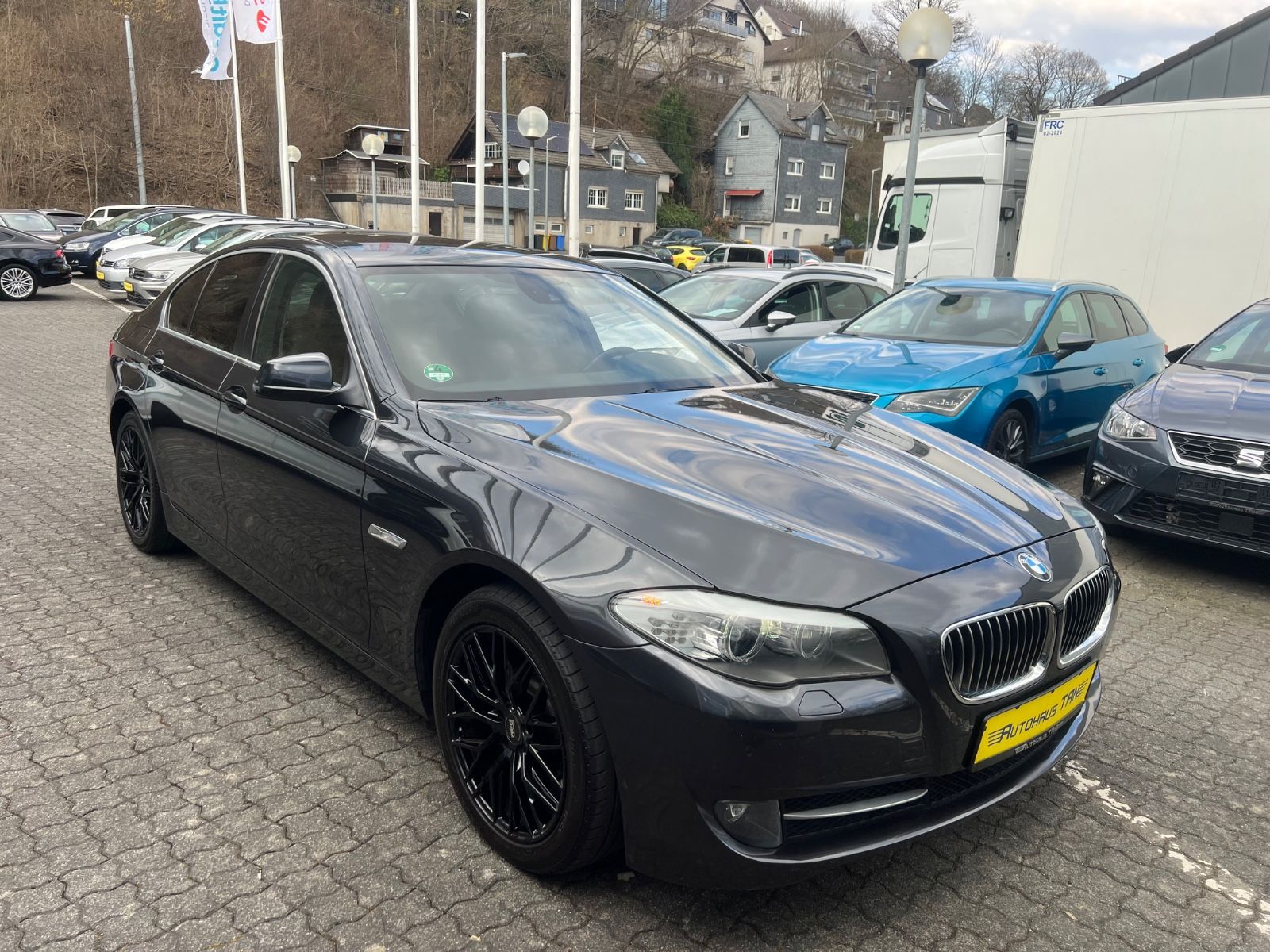 Fahrzeugabbildung BMW 530 d Lim. xDrive *HEAD-UP*LEDER-BRAUN*MEMORY*