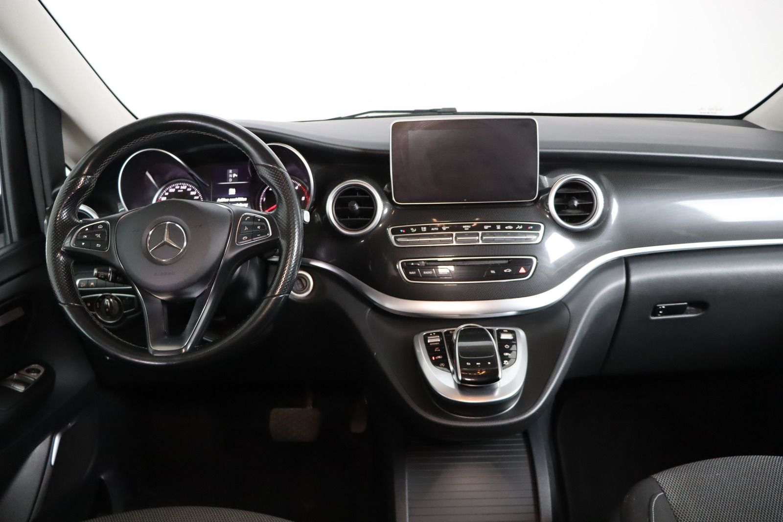 Fahrzeugabbildung Mercedes-Benz V 250 d lang 4-Matic * PDC * Navi * SHZ