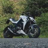 Kawasaki Z 1000 in Matt Weiß/ Schwarz Lackierung - KAWASAKI W1