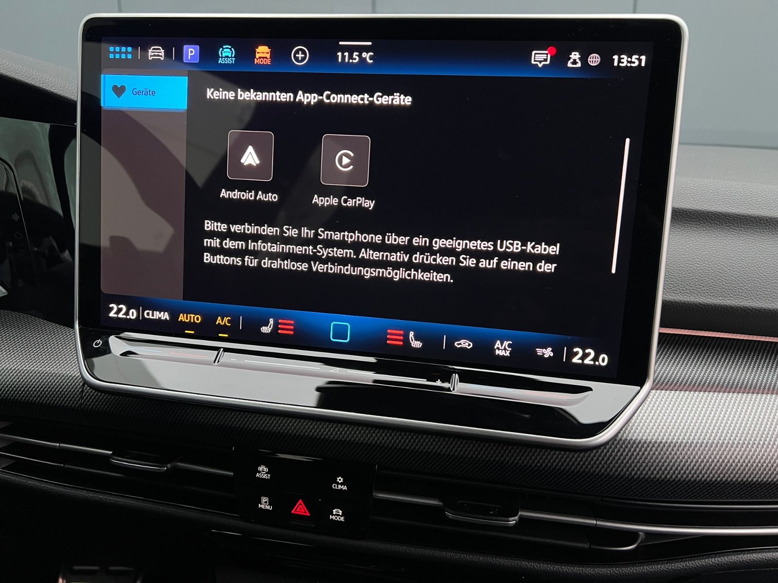 Fahrzeugabbildung Volkswagen Golf VIII R 2.0 TSI DSG 4MOTION *IQ.Light, Black