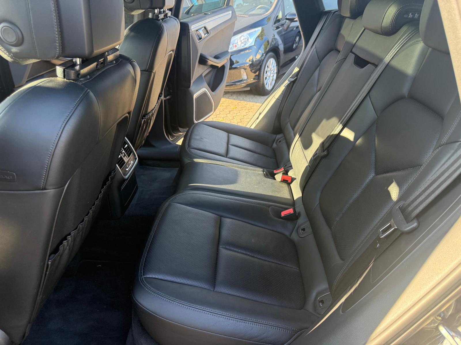 Porsche Macan Turbo*ACC*CAM*AHK*PANO