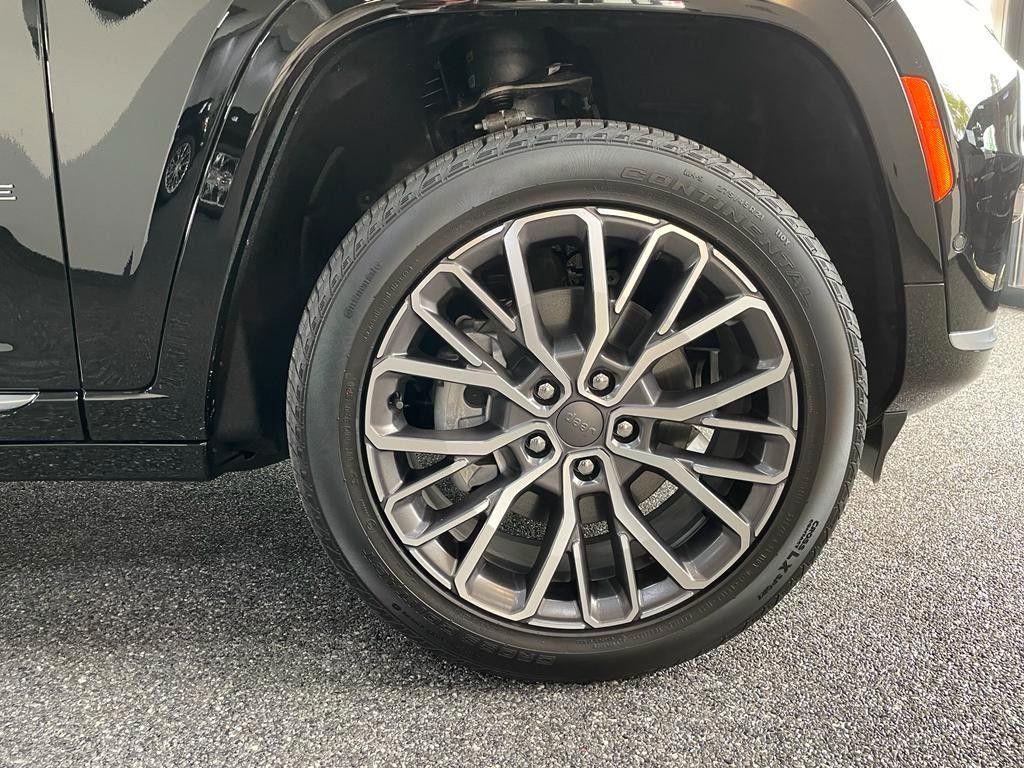 Fahrzeugabbildung Jeep GRAND CHEROKEE -L- SUMMIT-RESERVE 5.7L-V8 SOFORT