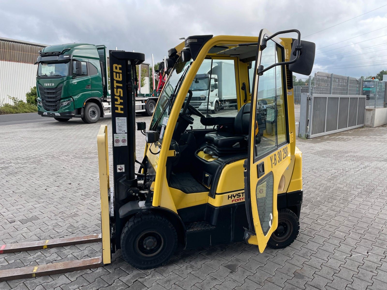 Fahrzeugabbildung Hyster H1.6 FT /  HH: 4.45m / 2.107h / SS