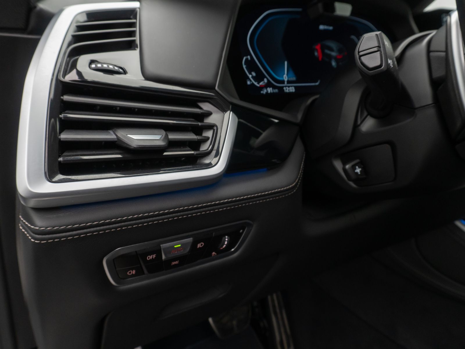 Fahrzeugabbildung BMW X5 xD45e M Sport 360° Laser SoftCl HUD DAB HiFi