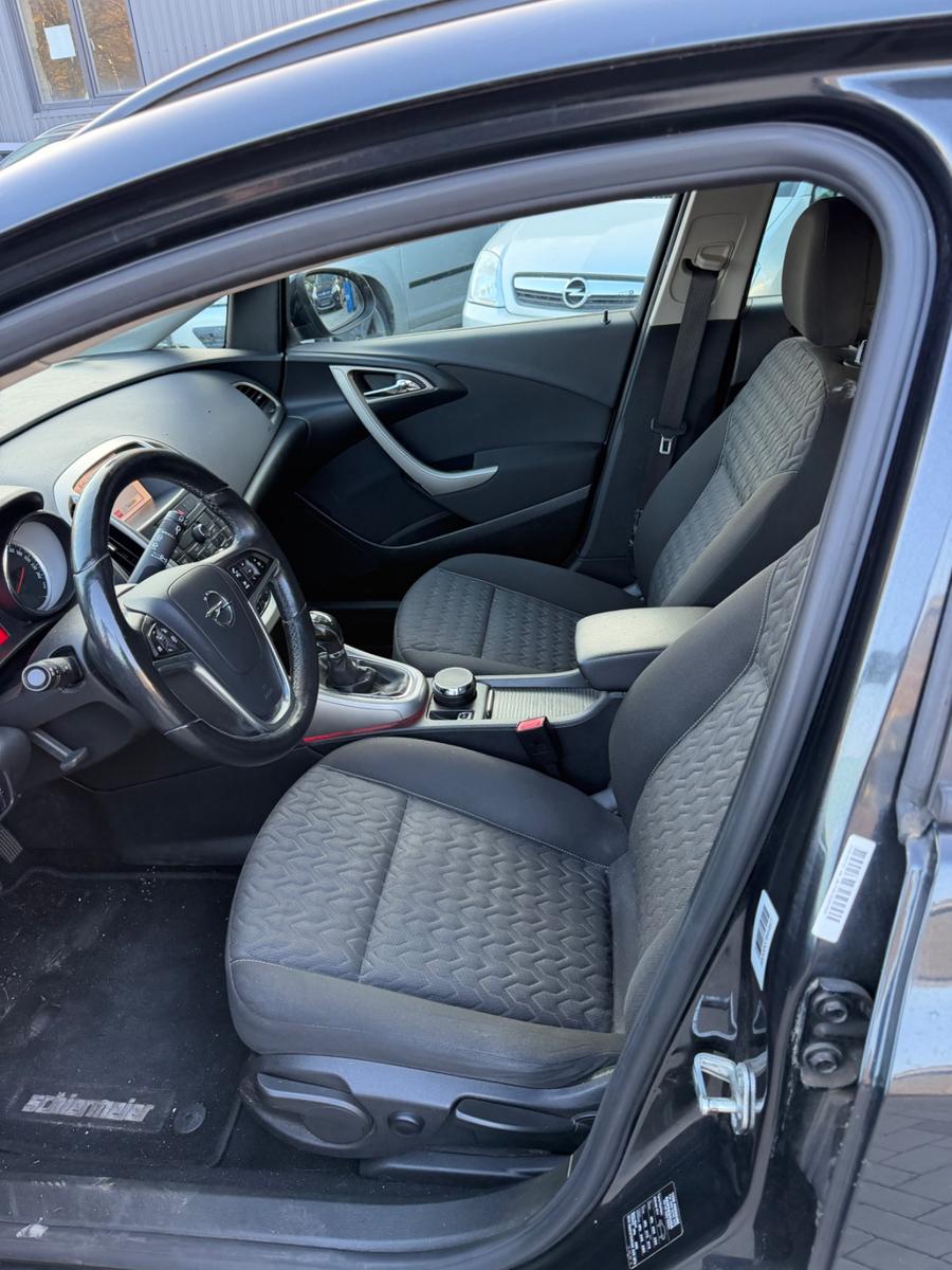 Opel Astra 2013 — photo 19