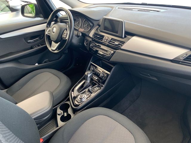 Fahrzeugabbildung BMW 220d Active Tourer Automatik+Advantage+Navi+AHK