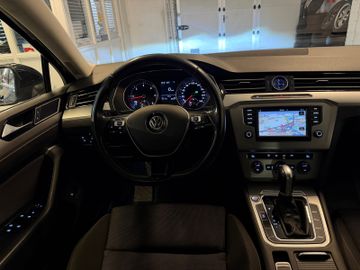 Volkswagen Passat - 4