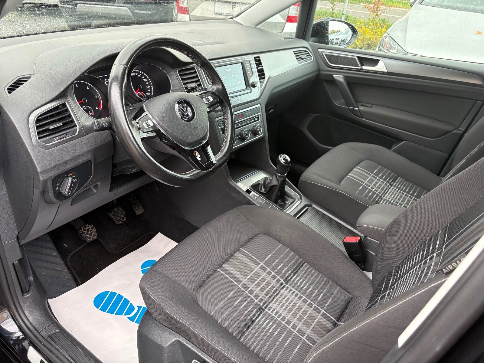 Fahrzeugabbildung Volkswagen Golf Sportsvan VII 1.6 TDI Xenon AHK LOUNGE 2.HD