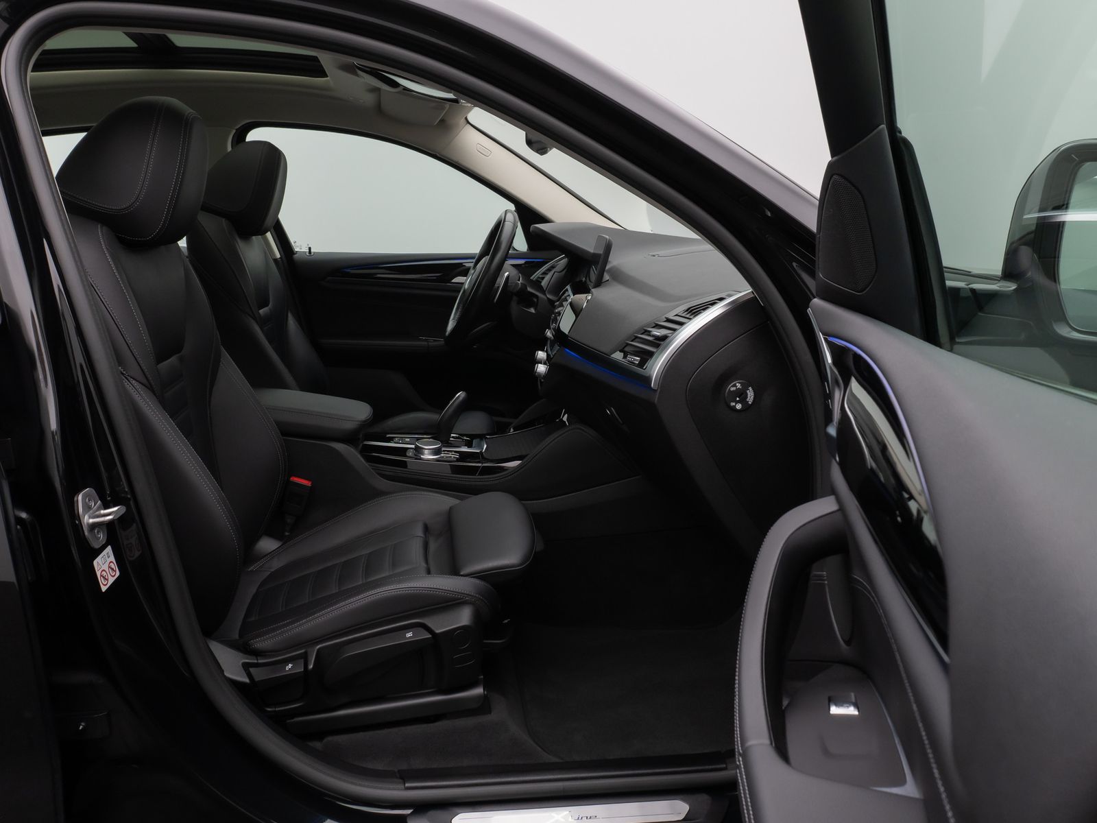 Fahrzeugabbildung BMW X4 xD30i xLine Panorama Kamera HUD DAB HiFi AHK
