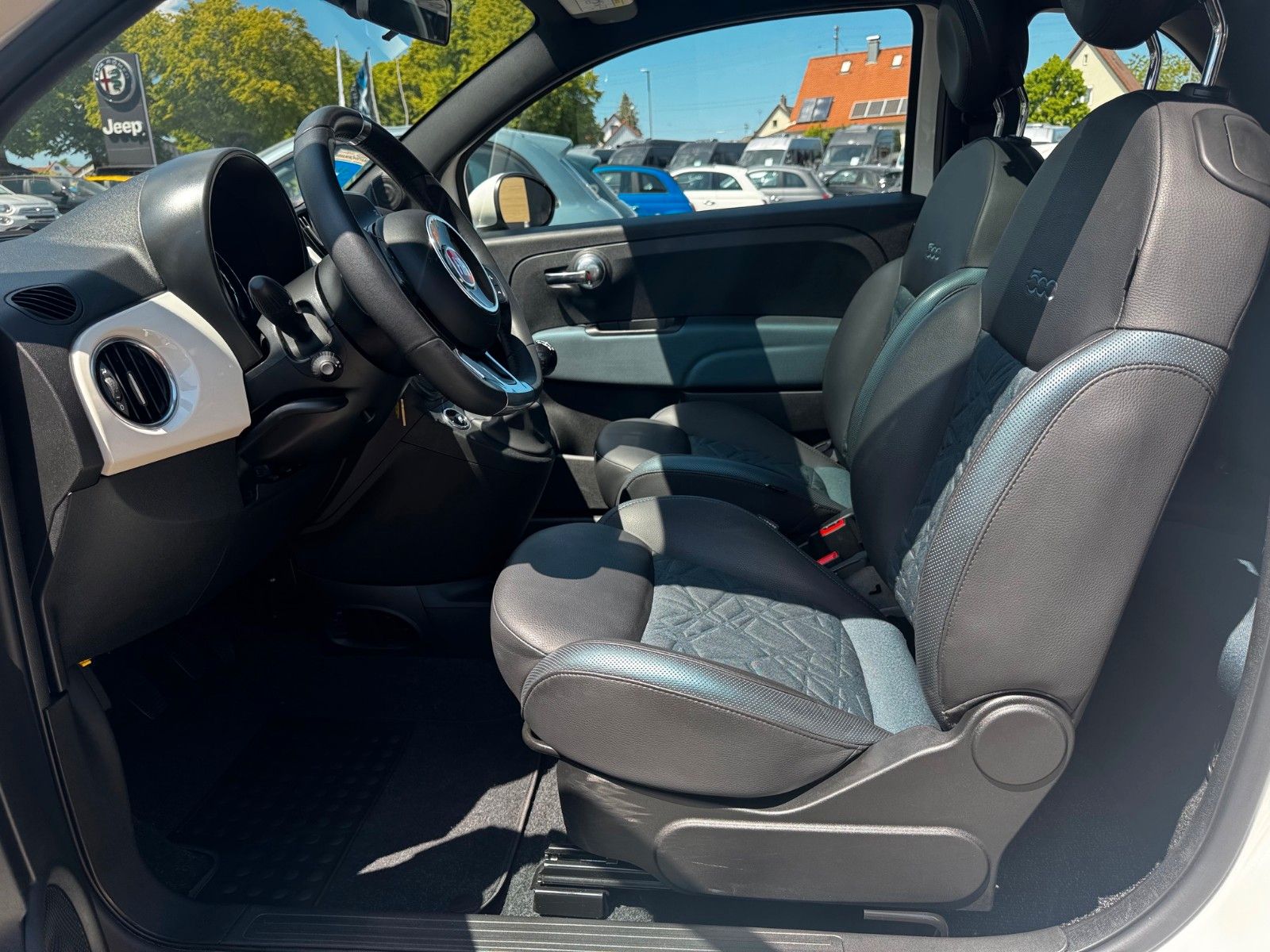Fahrzeugabbildung Fiat 500 1.0 Launch Edition Glasdach Carplay Klima