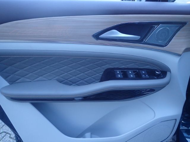 Fahrzeugabbildung DFSK Forthing 4 U-Tour Noble 1,5T 7Sitzer Shz Pano LE