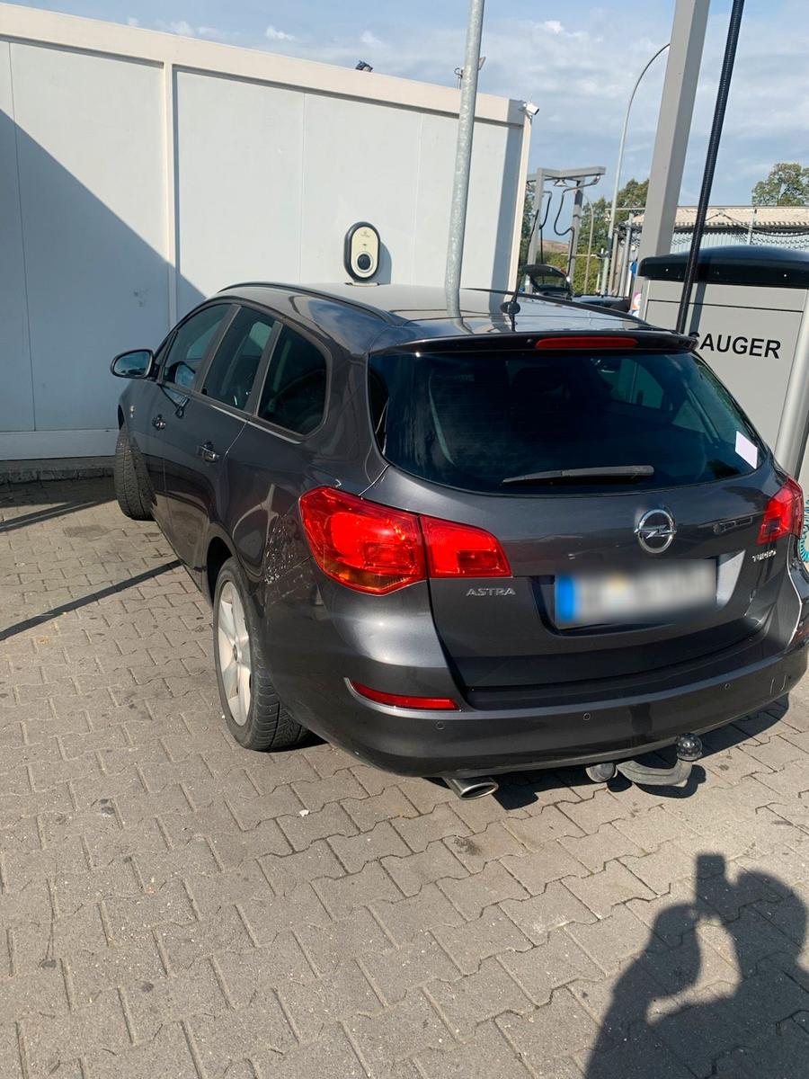 Opel Astra 2012 — photo 5