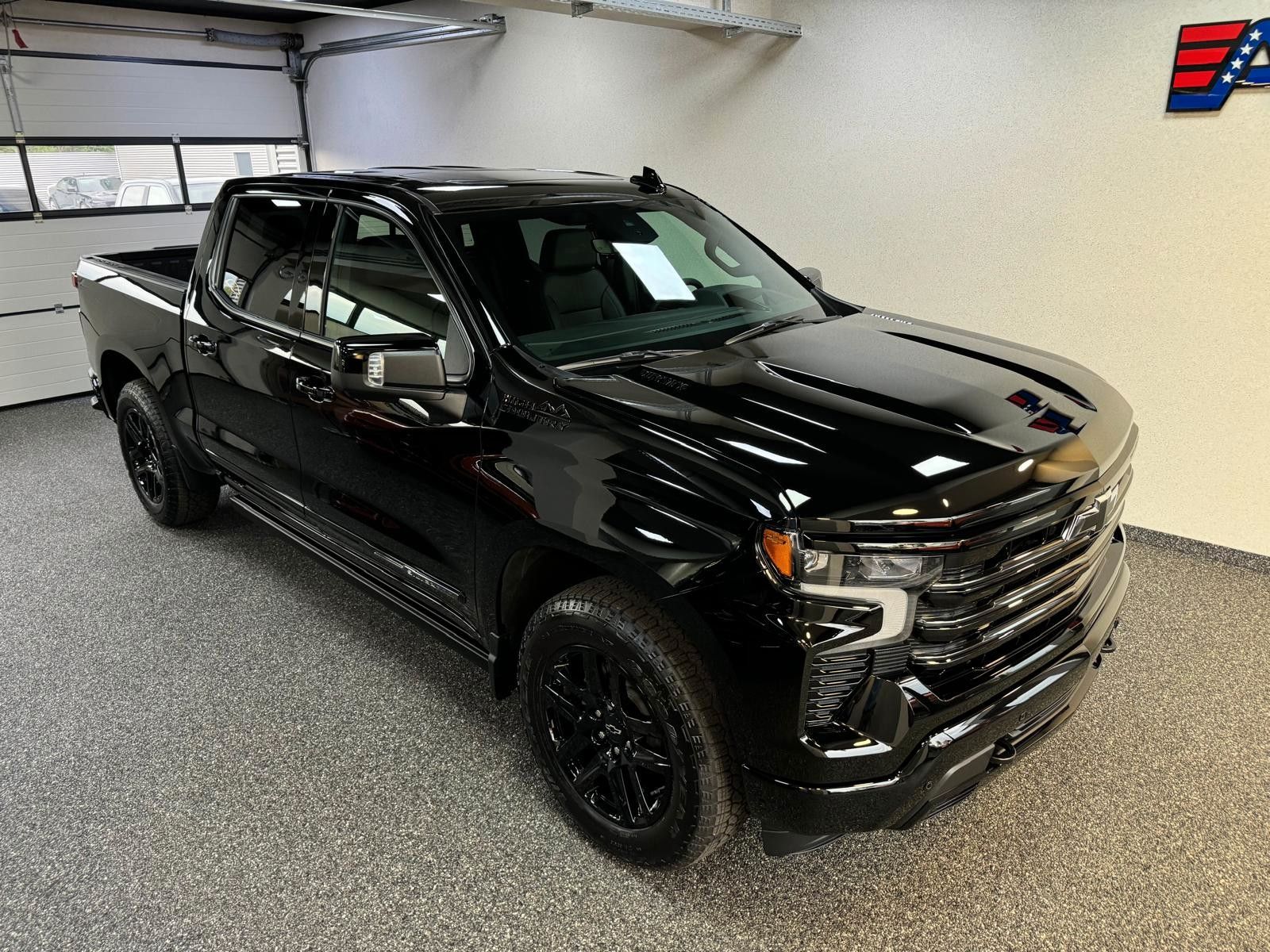 Fahrzeugabbildung Chevrolet 2026 SILVERADO MIDNIGHT DURAMAX DIESEL 4x4 HC