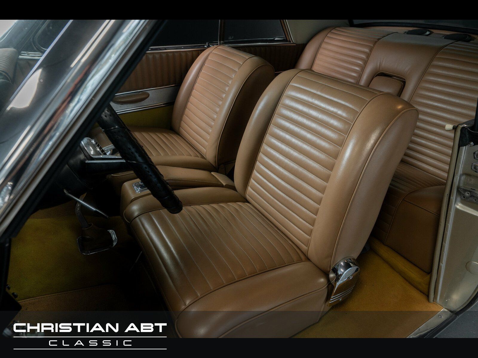 Fahrzeugabbildung Studebaker GT Hawk V8 *NOTE 1*