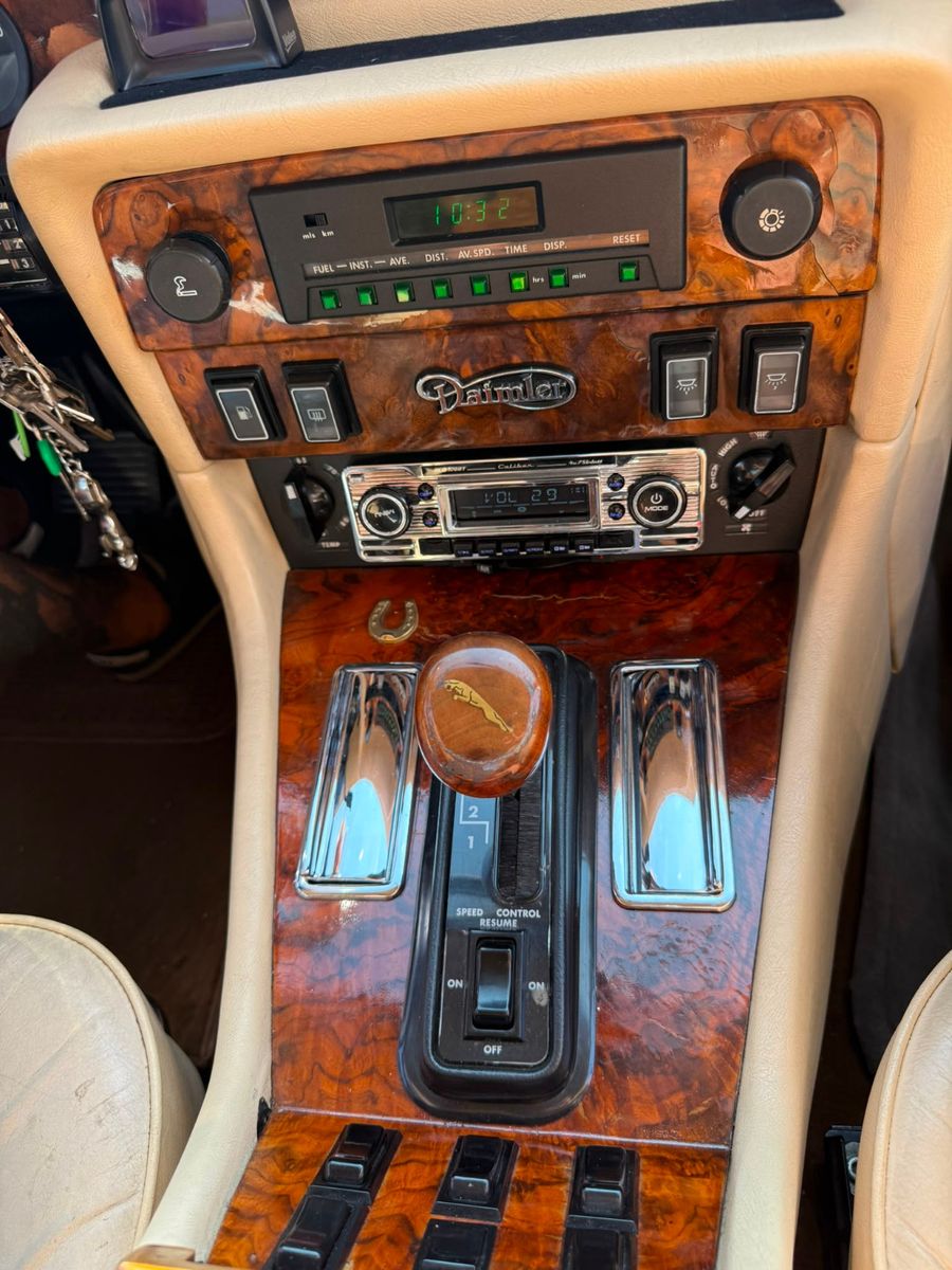 Fahrzeugabbildung Jaguar XJ12 Double Six Serie 3 Daimler H-KENNZEICHEN