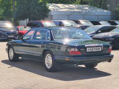 Fahrzeugabbildung Daimler V8 Automatik