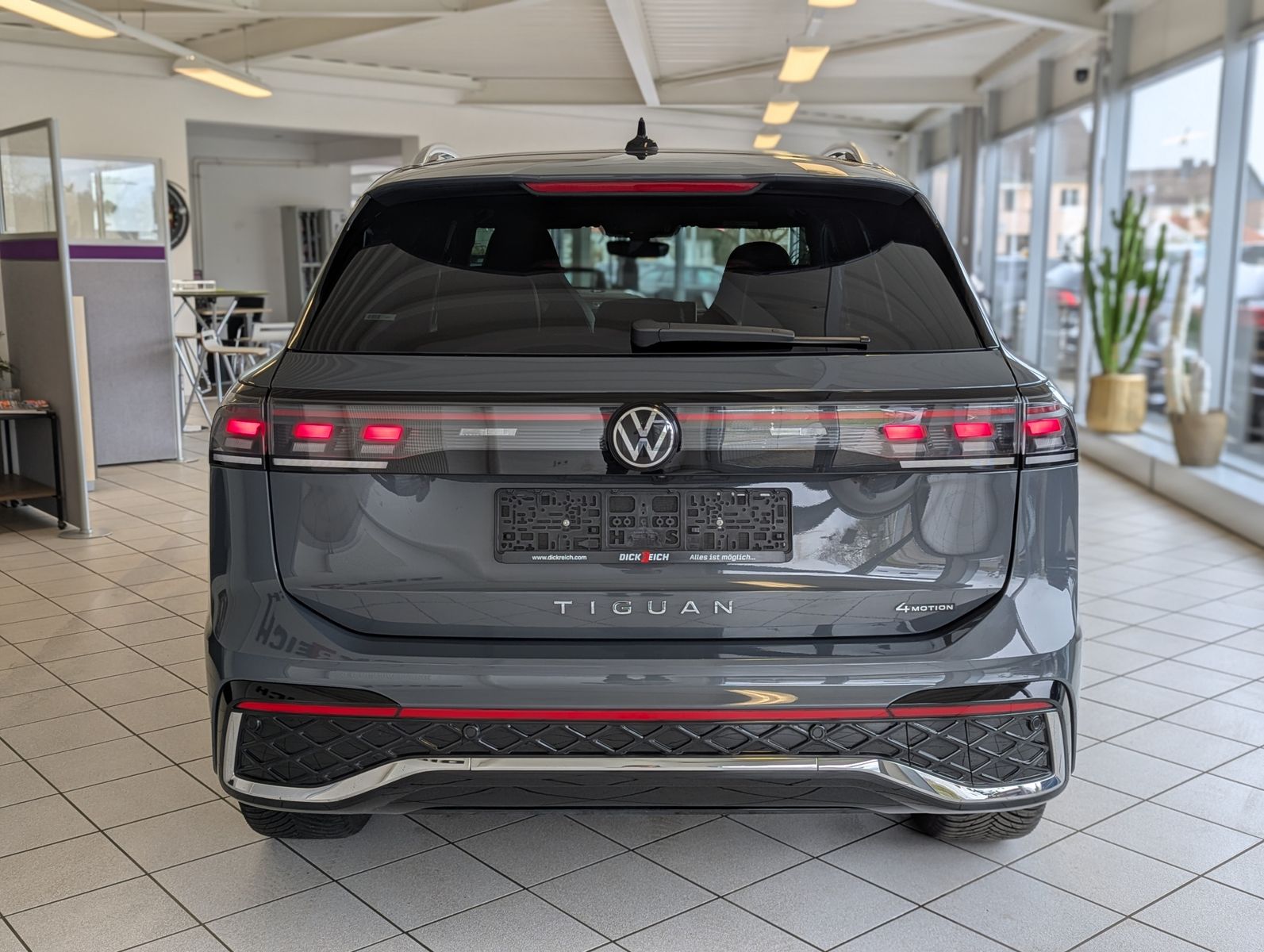 Imagen del vehículo Volkswagen Tiguan 2.0TDI R-Line 4M Pano Negro AHK Matrix 20