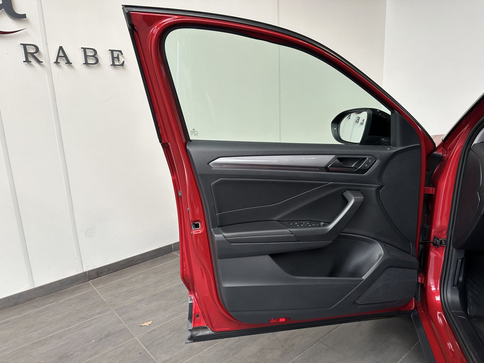 Fahrzeugabbildung Volkswagen T-Roc 1.5 TSI DSG Sport NAV+LED+ACC+STANDHEIZUNG