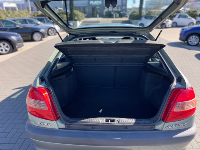 Toyota Avensis  1.8 Linea Sol
