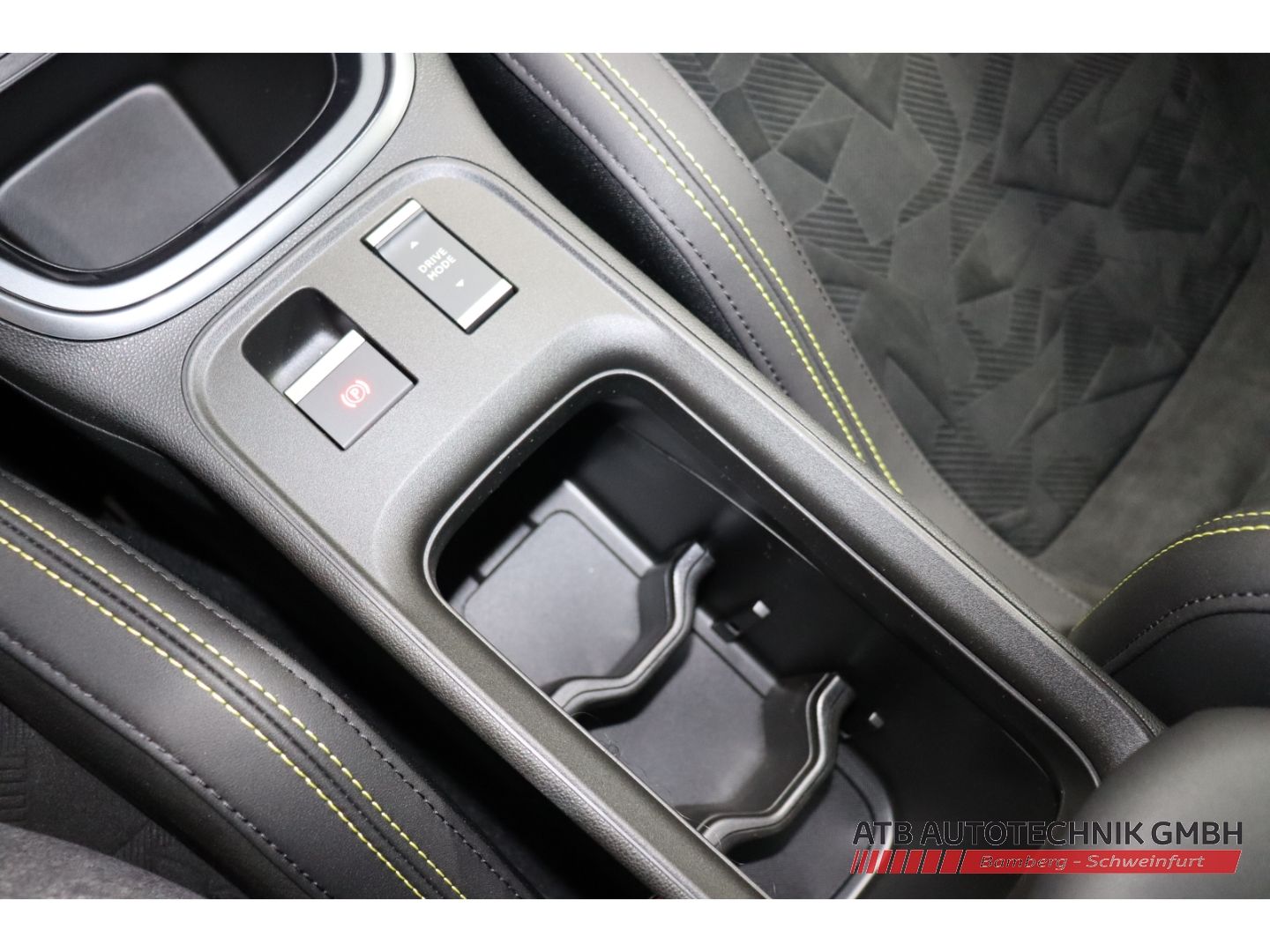 Fahrzeugabbildung Abarth 600e Scorpionissima 280 PS Navi LED PDCv+h Totwi