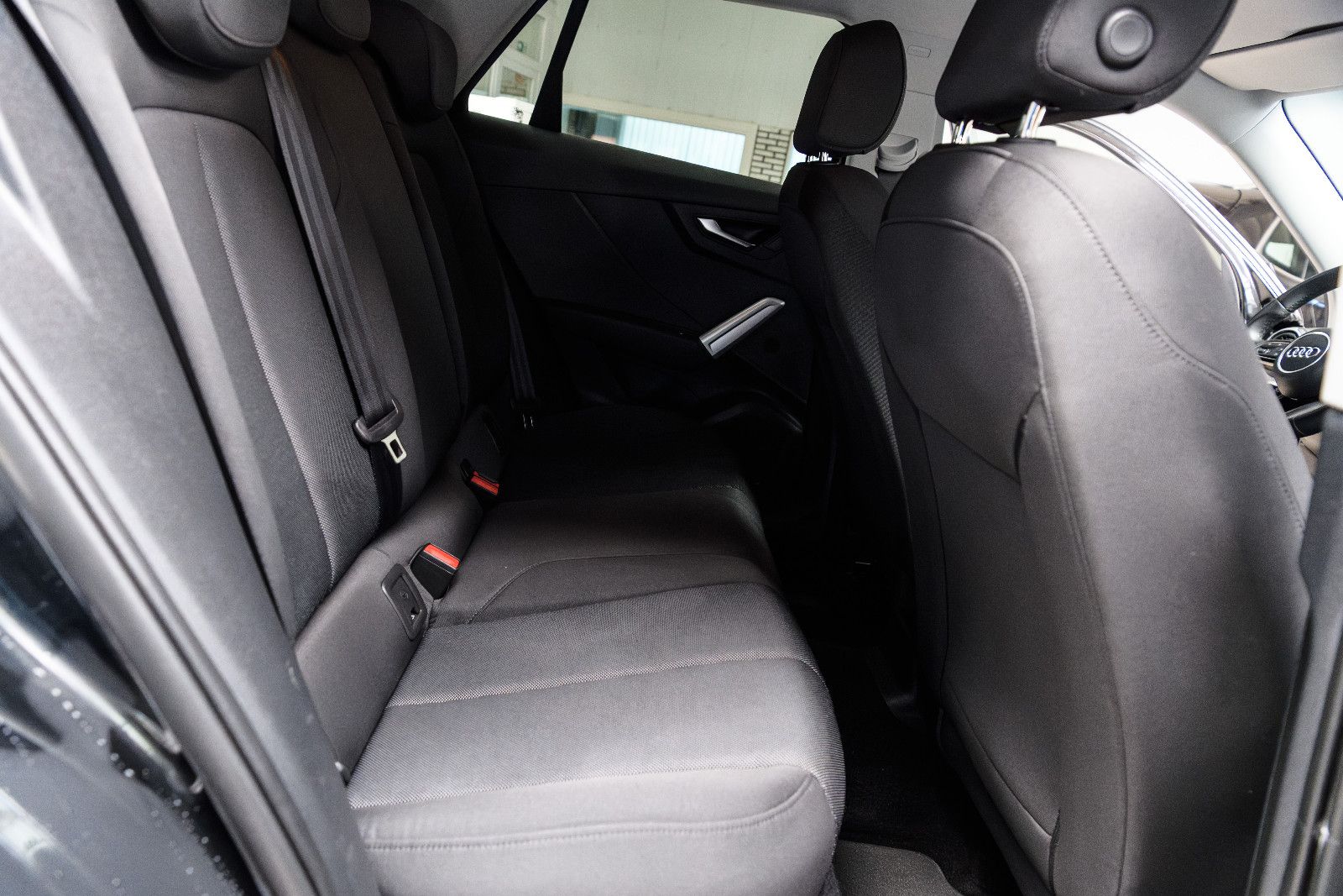 Fahrzeugabbildung Audi Q2 35 TFSI S tronic LED/SZH/RFK/NAVI/GJR