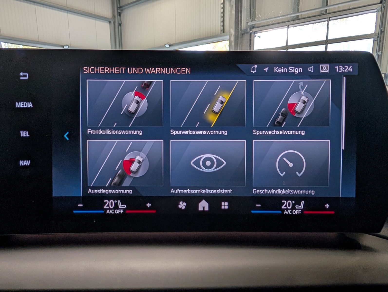 Fahrzeugabbildung BMW 118 d M-Sport Premium Ad-LED Cam Pano Alcan 18"