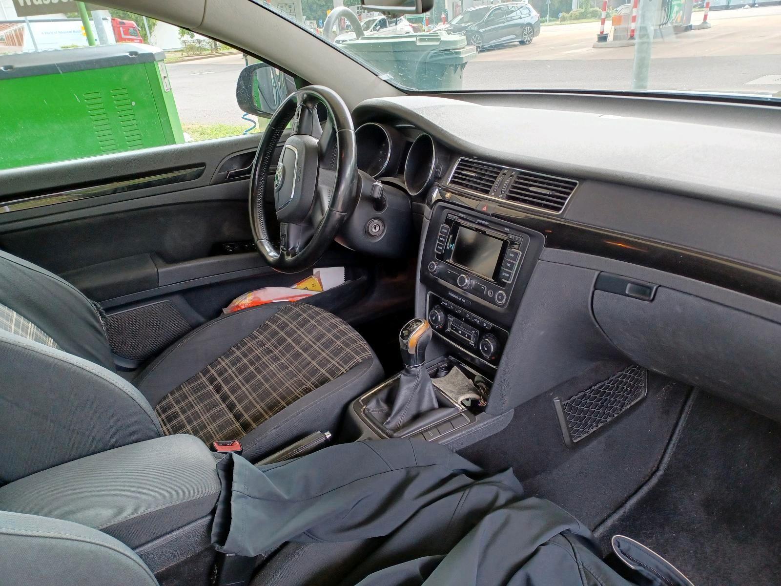 Skoda Superb 2012 — engine 140 HP (103kW)