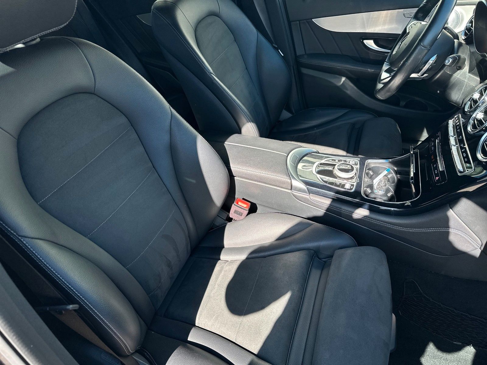 Fahrzeugabbildung Mercedes-Benz GLC 250 4MATIC Autom., ABSTANDSTEMPOMAT, PANORAM