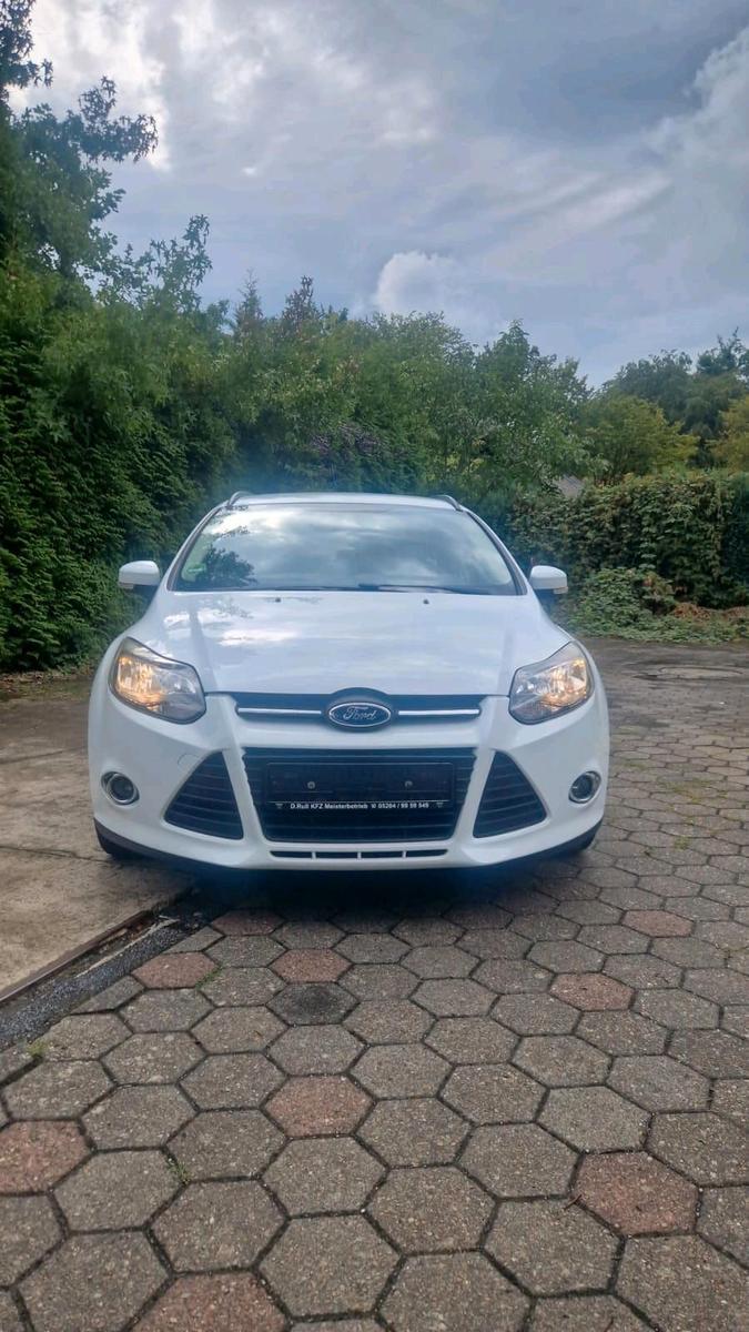 Ford Focus 2012 — rear view