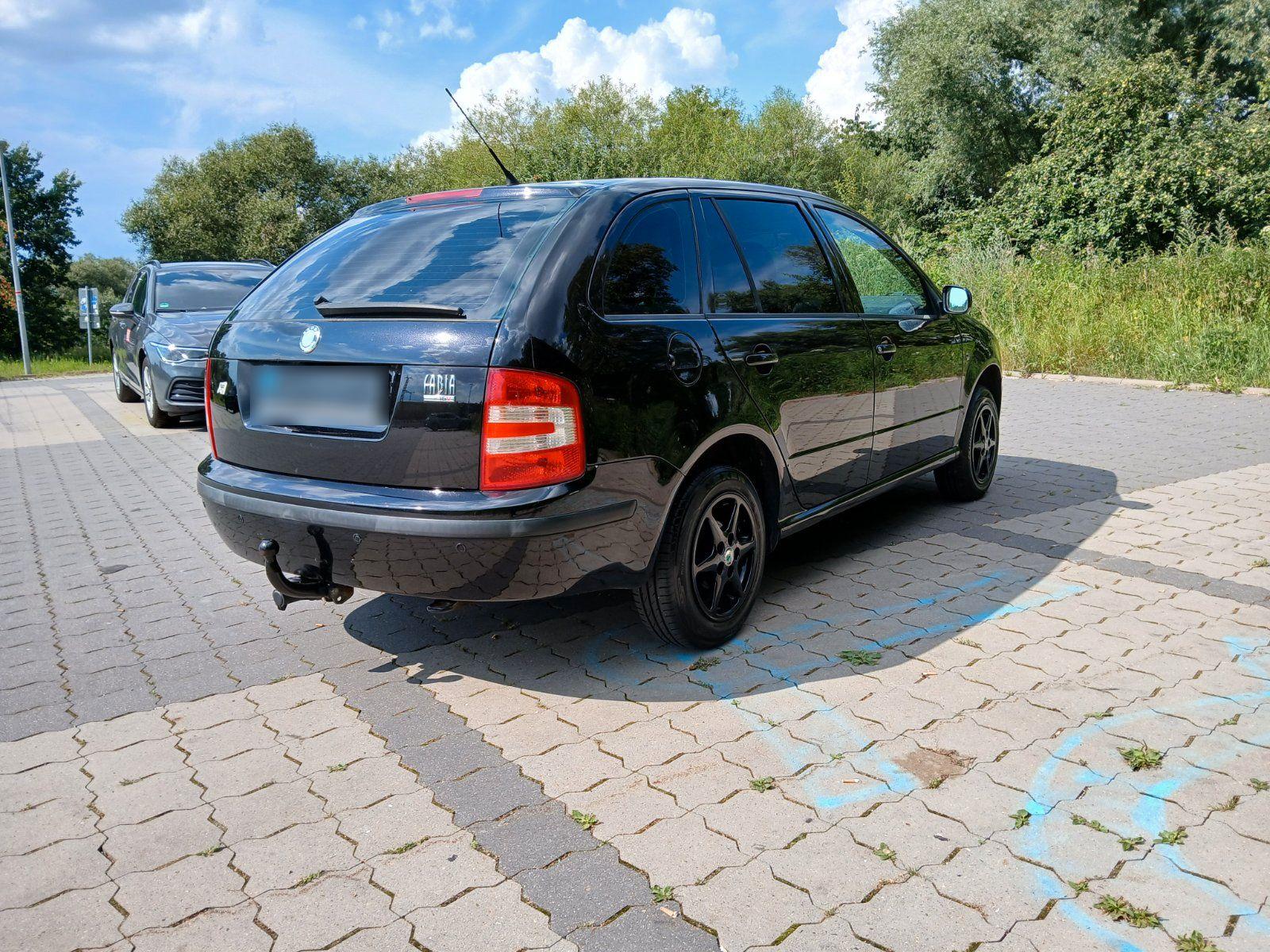 Skoda Fabia 2006 — салон