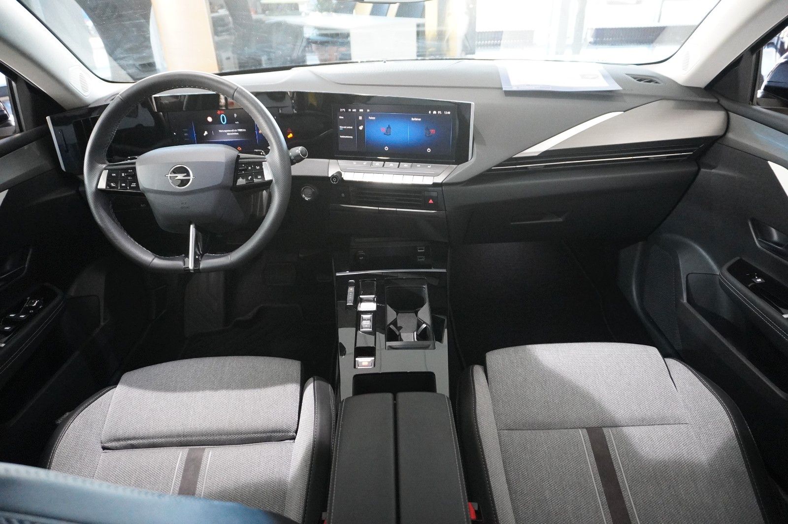 Fahrzeugabbildung Opel Astra L Lim. 1.6 HYBRID ELEGANCE NAVI/LED/SH/AHK