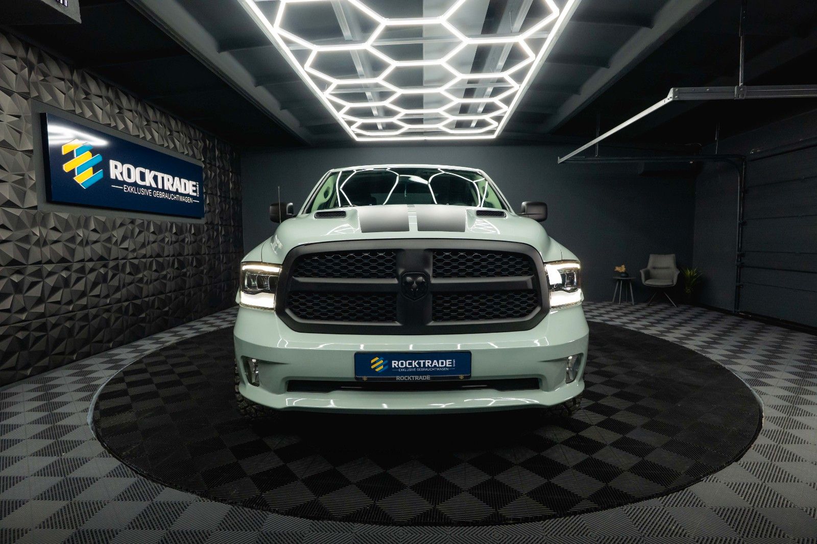 Fahrzeugabbildung Dodge RAM 5.7 V8 HEMI 4x4 OFFROAD Night-Paket *LED*AHK