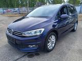 Volkswagen Touran DSG 7-Sitzer AHK Navi LED STHZG Kamera - Volkswagen Touran: Sportfahrwerk