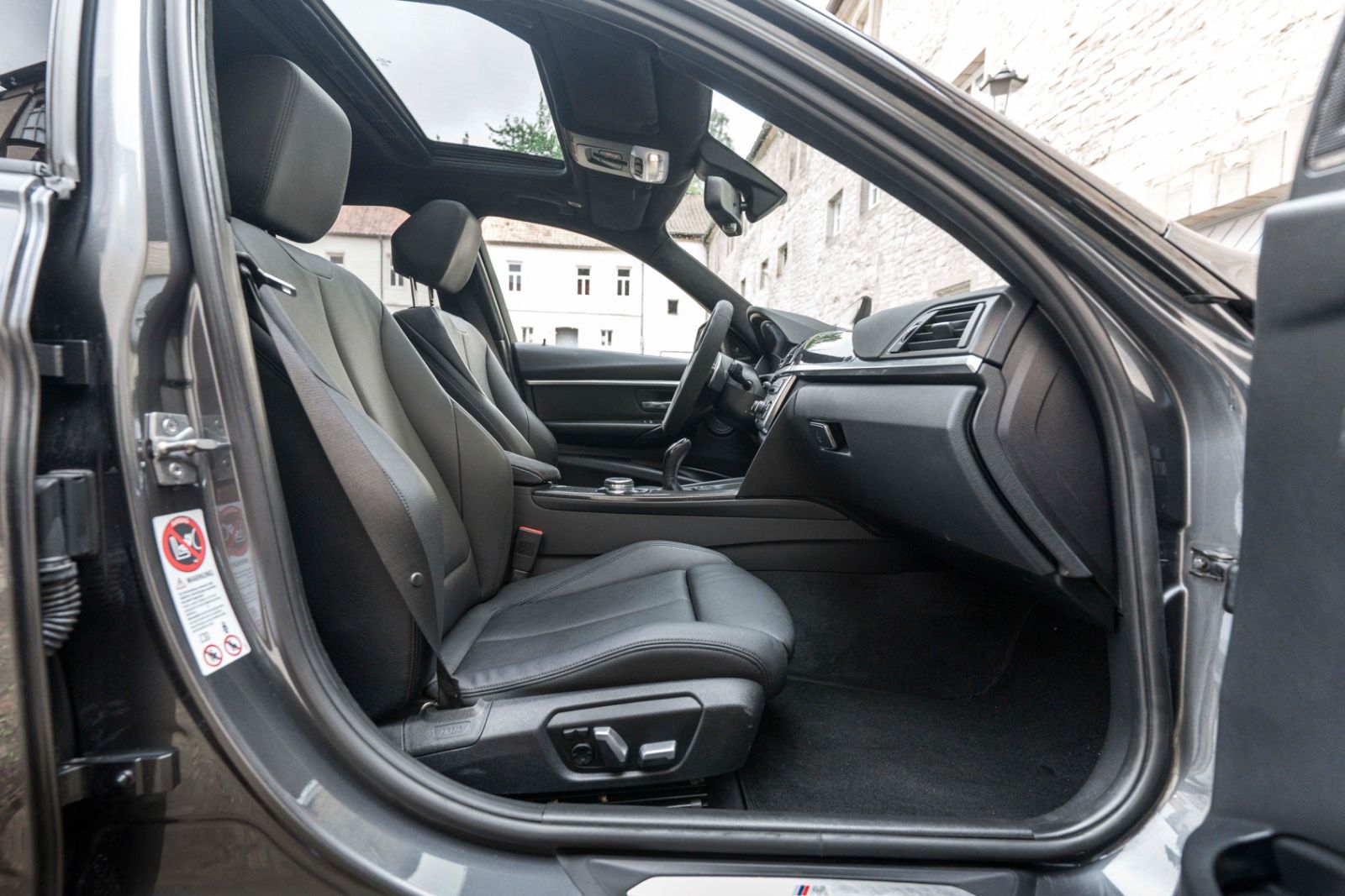 Fahrzeugabbildung BMW 335I M-Performace H&K KAM NAV ALC CARBON M