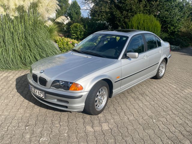 BMW 320i -