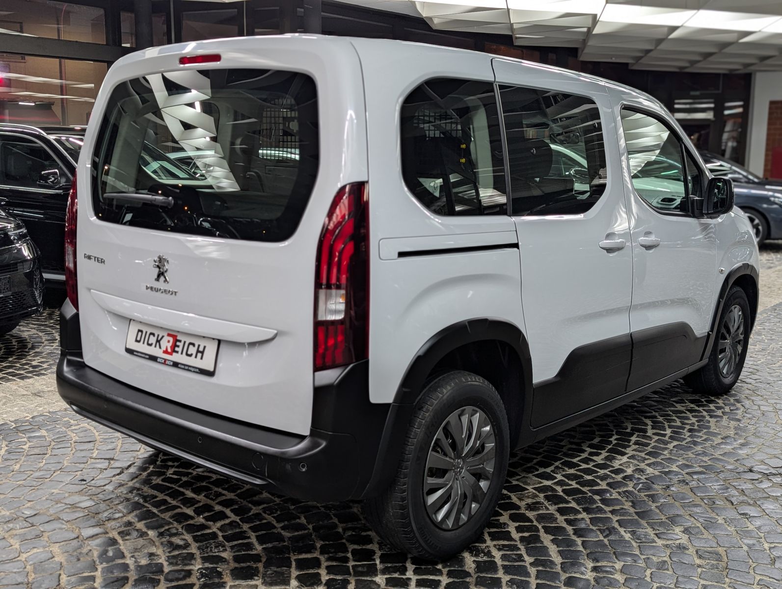 Fahrzeugabbildung Peugeot Rifter L1 Active BlueHDI TEMP PDC KLIMA BLUETOOT
