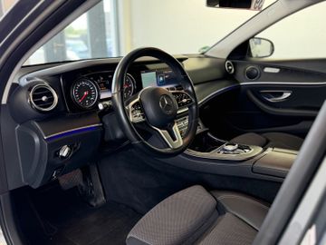 Mercedes E 220 - 12