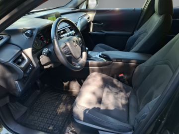 Lexus UX - 10