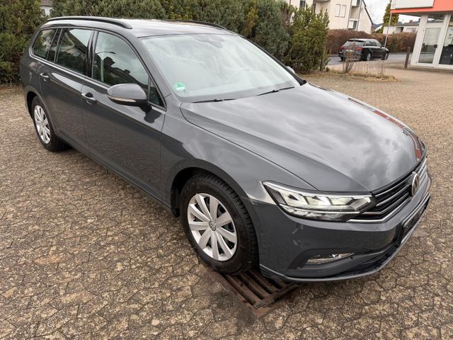VW Passat Variant 1.6 TDI SCR DSG ACC Navi