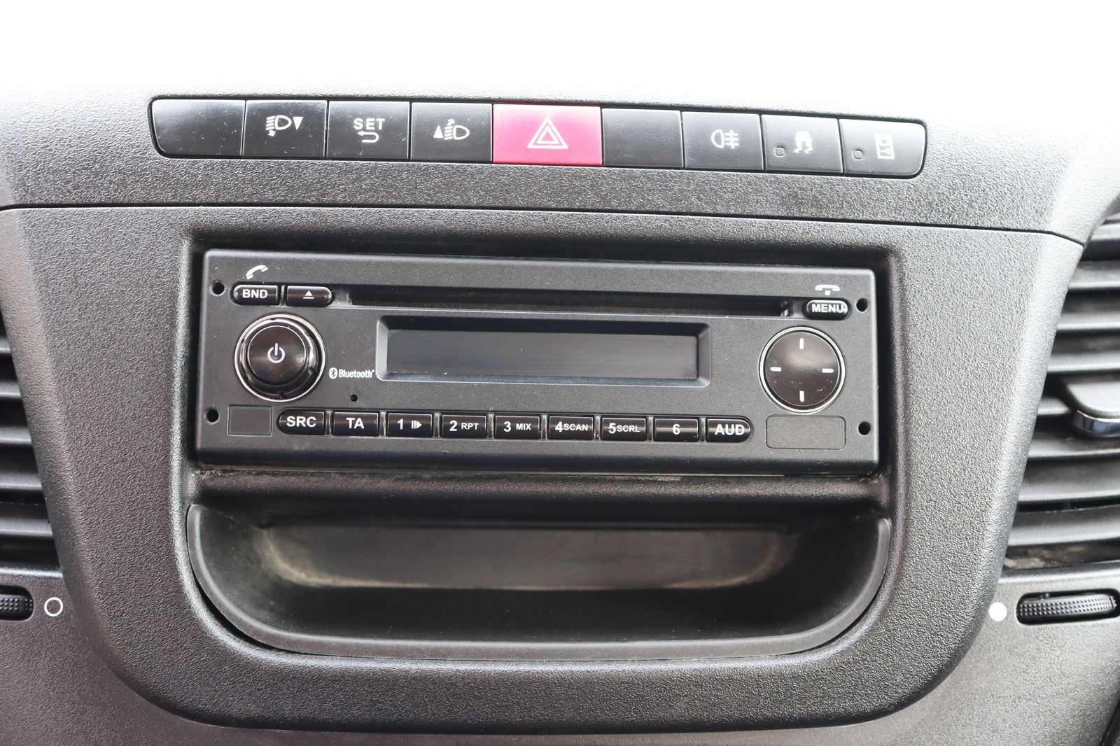 Fahrzeugabbildung Iveco Daily 35S15 3.0 D Kipper * AHK * bis 3.5t 35 150
