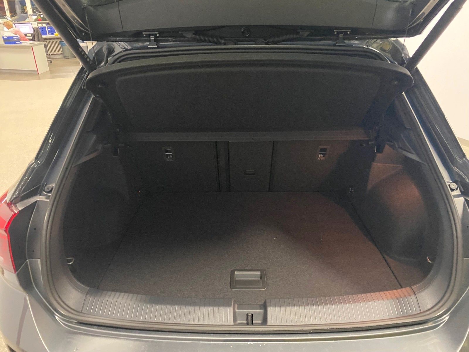 Fahrzeugabbildung Volkswagen T-Roc 2.0 TSI DSG 4MOTION R-Line+AHK+Black Style