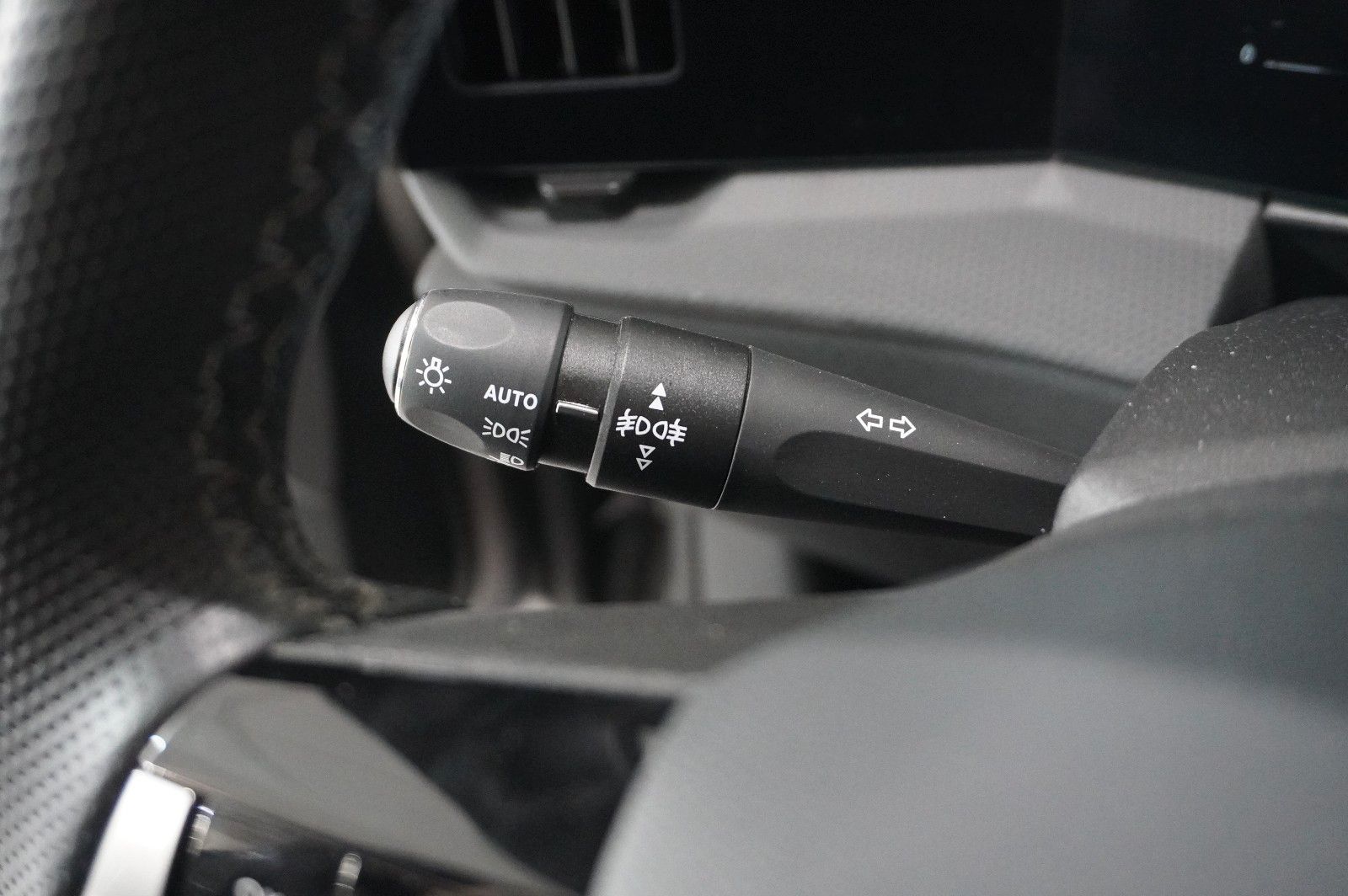Fahrzeugabbildung Opel Astra L ST 1.2T GS SPORT NAVI/LED/360°/PANO/HUD