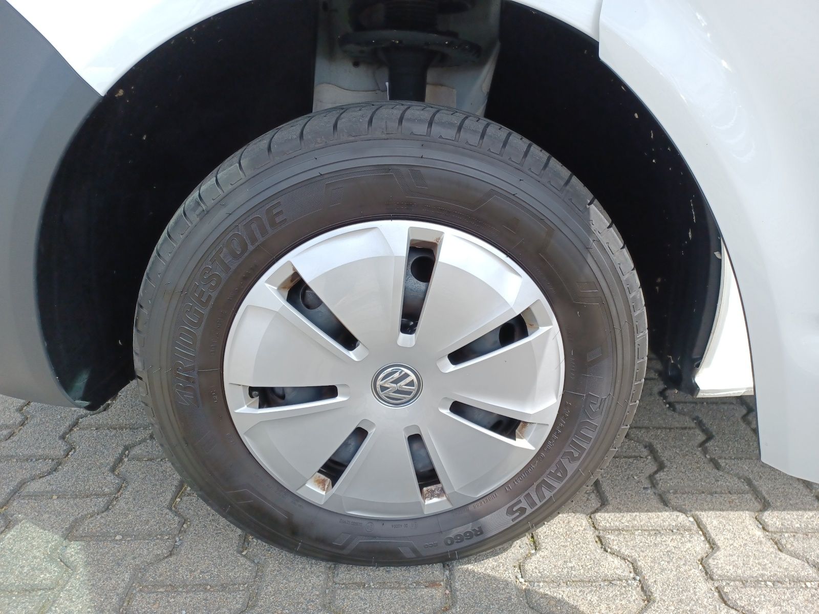Fahrzeugabbildung Volkswagen T6 Kombi T6.1 TDI 9-Sitzer LR Klima GRA RFK SH